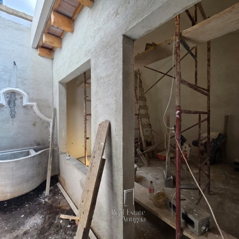 House for Sale with a Terrace and Premium Amenities