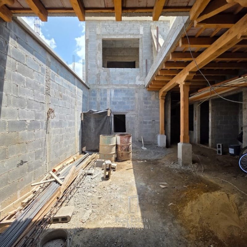 House for Sale with a Terrace and Premium Amenities