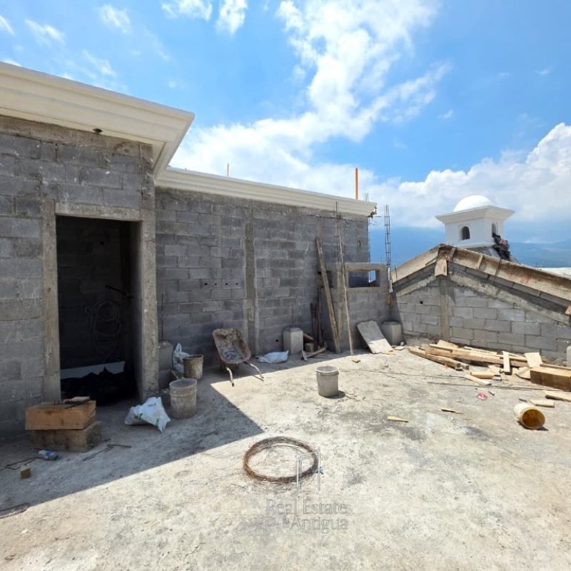 House for Sale with a Terrace and Premium Amenities