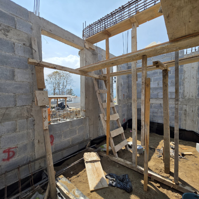 Beautiful Two-Level Home with Cupula, Pool & Serene Garden