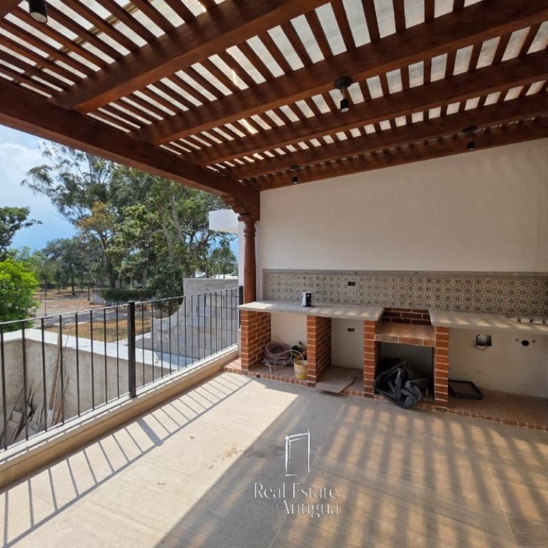 Beautiful Park-Facing Corner Home with Garden, Pool & Pergola