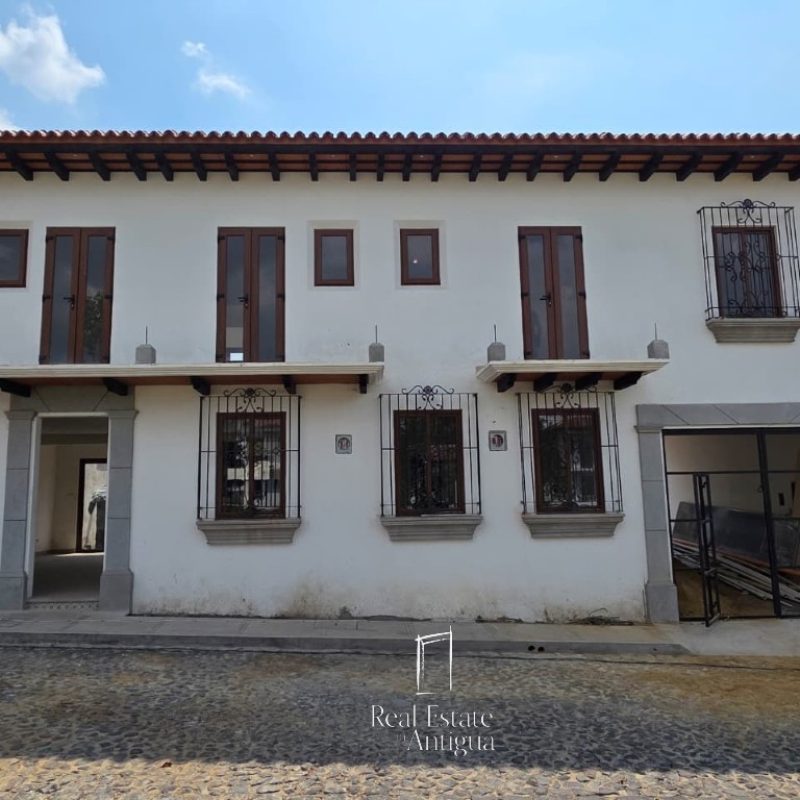 Beautiful Park-Facing Corner Home with Garden, Pool & Pergola