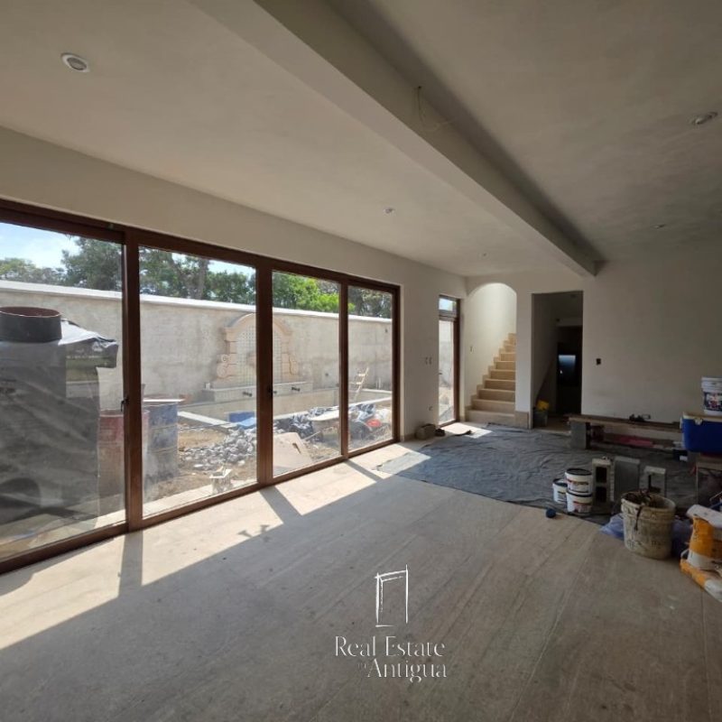 Beautiful Park-Facing Corner Home with Garden, Pool & Pergola