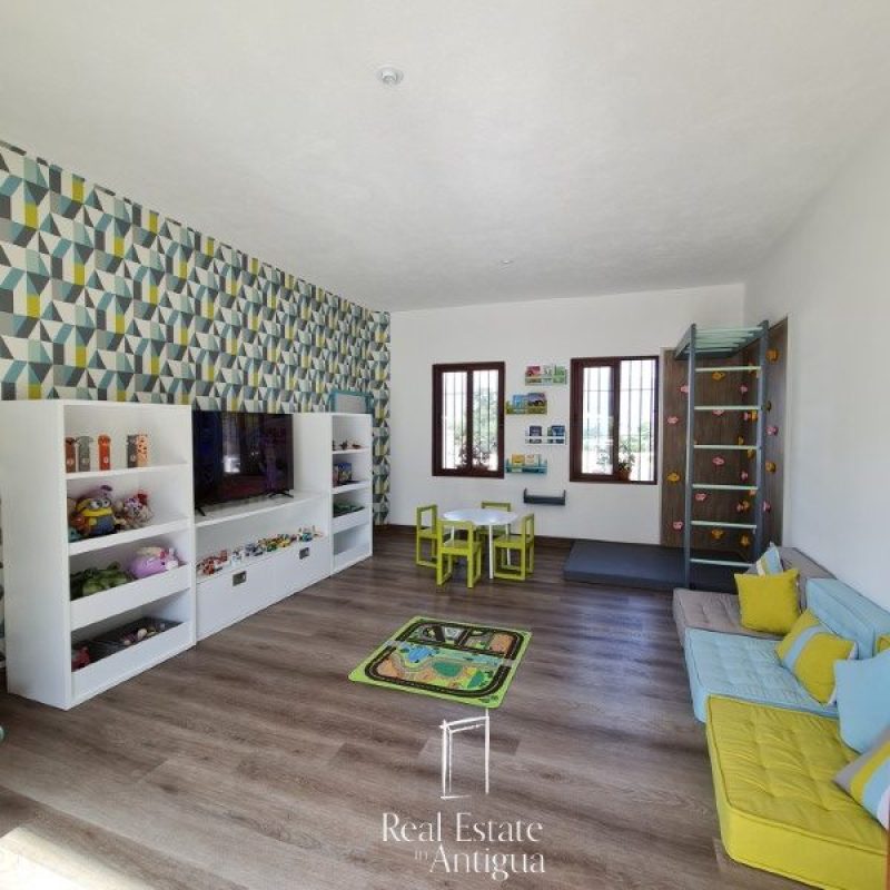 Beautiful Two-Level Home with Cupula, Pool & Serene Garden