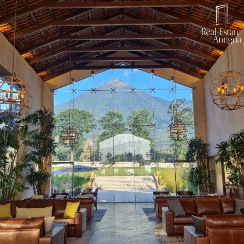 Beautiful Two-Level Home with Cupula, Pool & Serene Garden