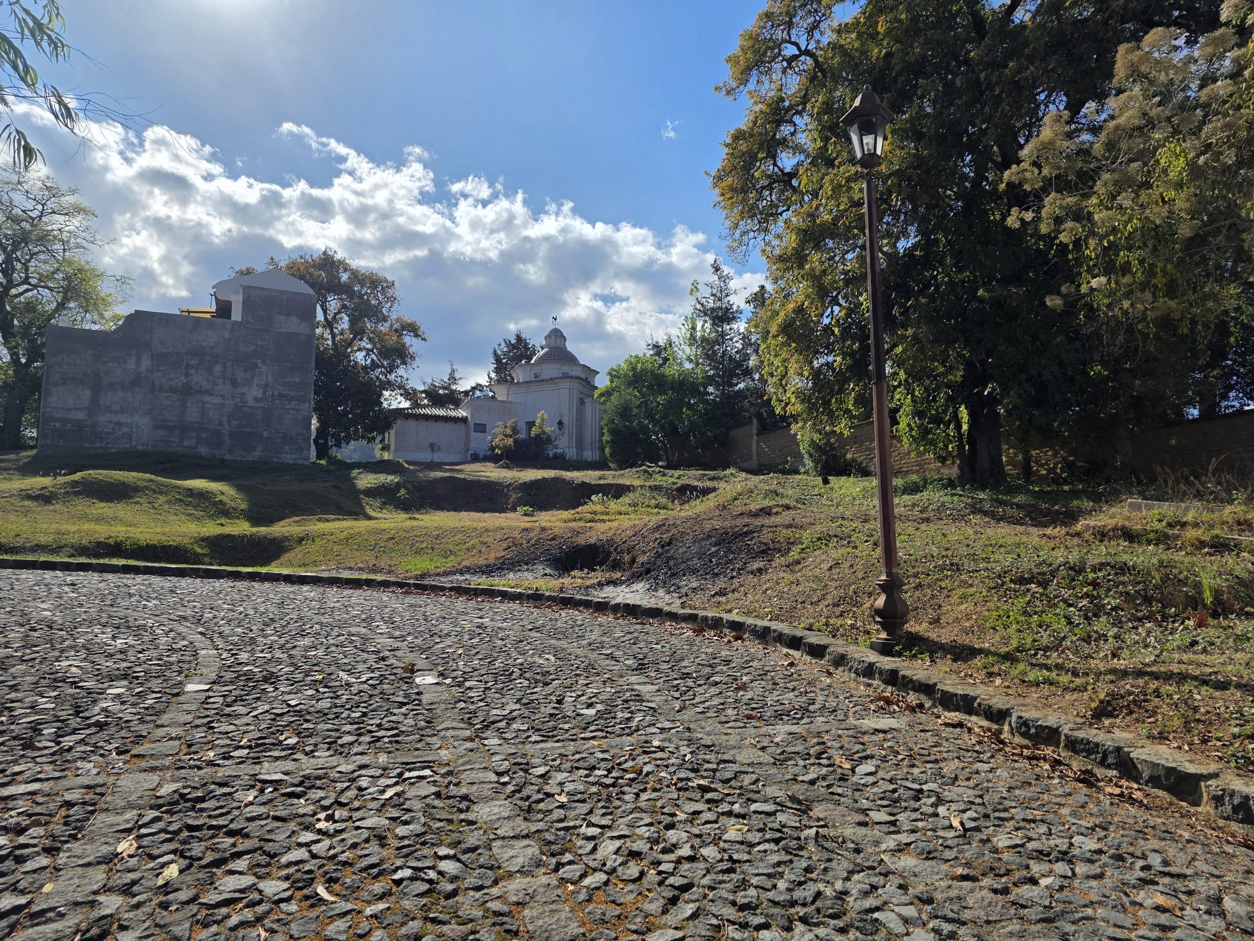 Lote de 772 metros cuadrados frente al parque de prestigioso condomino