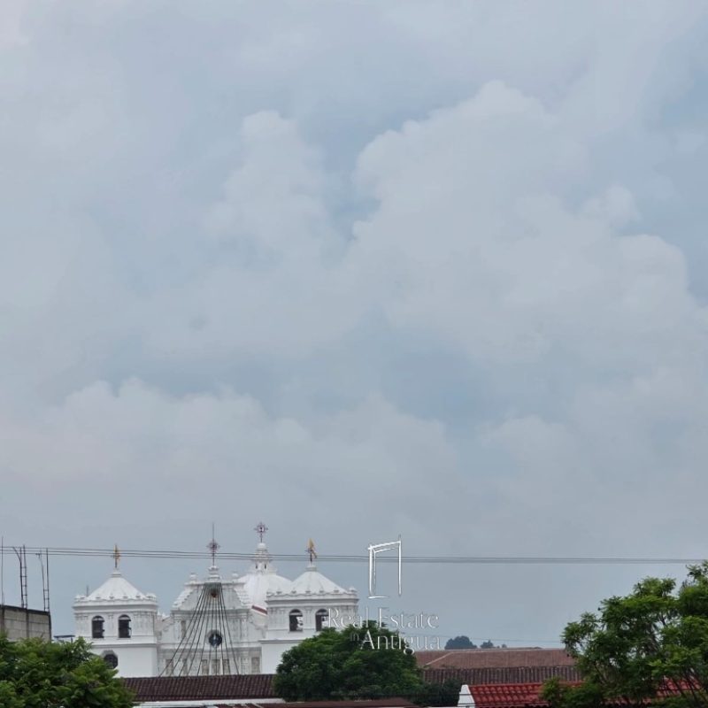 Casa en Venta en El Cortijo de Las Flores – Antigua Guatemala