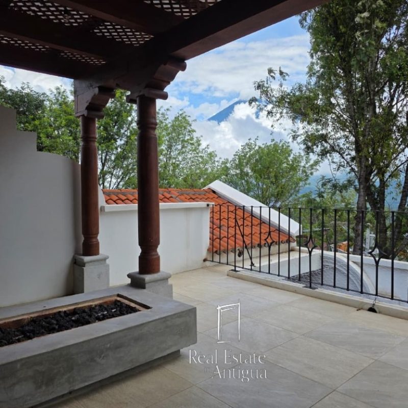 House for Sale with Views of the Volcanoes – Near Antigua Guatemala