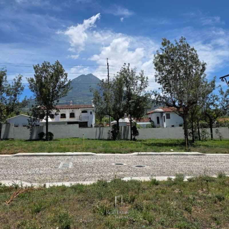 Lot for Sale in Residencial Los Apóstoles – Antigua Guatemala