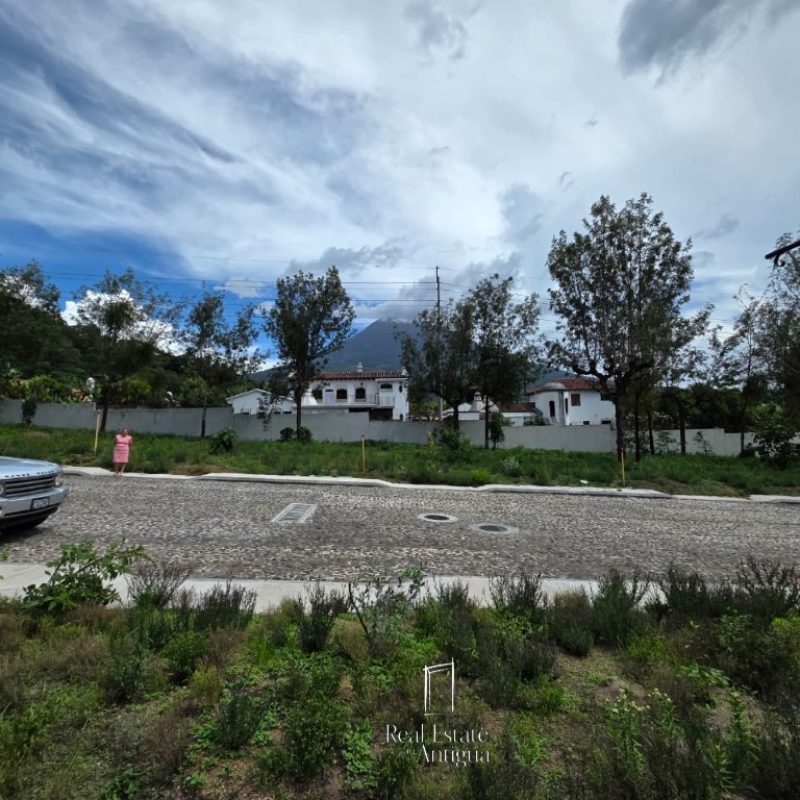 Lot for Sale in Residencial Los Apóstoles – Antigua Guatemala