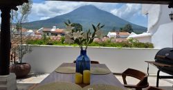 Residence with a terrace and premium amenities in Antigua Guatemala