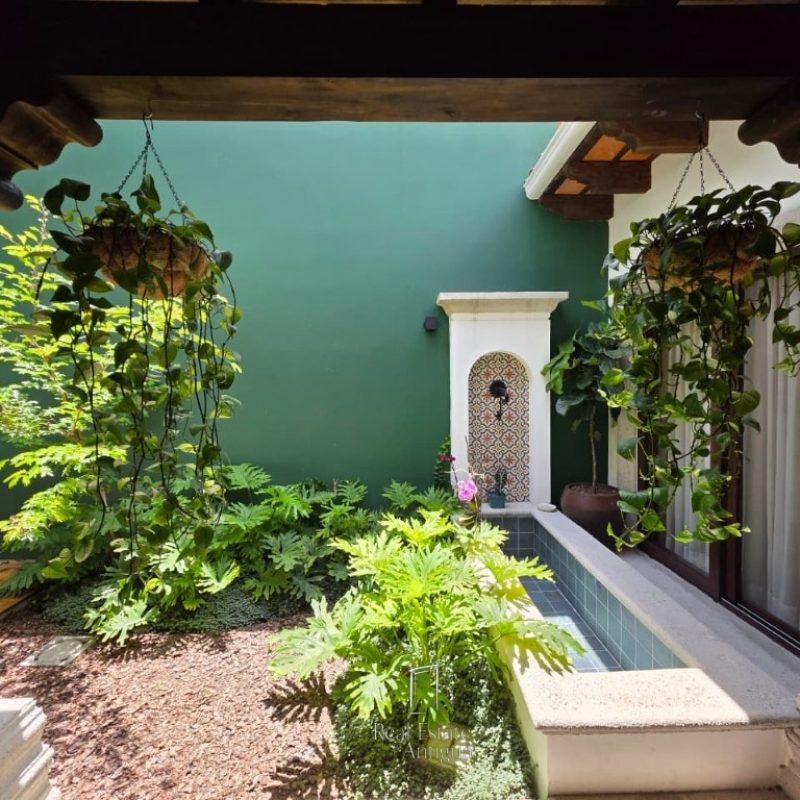 Residence with a terrace and premium amenities in Antigua Guatemala