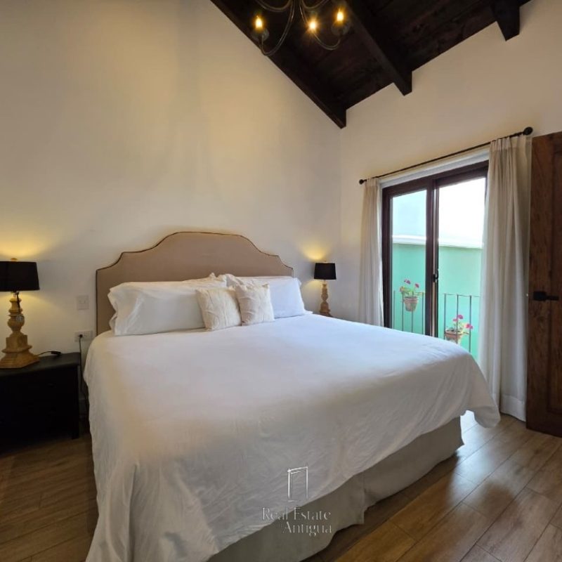 Residence with a terrace and premium amenities in Antigua Guatemala