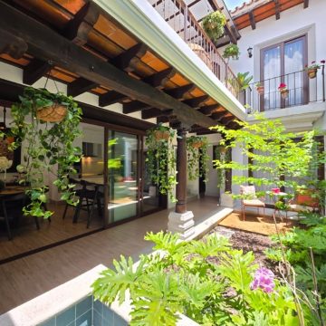 Residence with a terrace and premium amenities in Antigua Guatemala