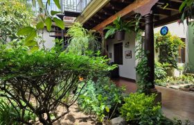 Casa amueblada en venta a distancia caminable del Parque Central