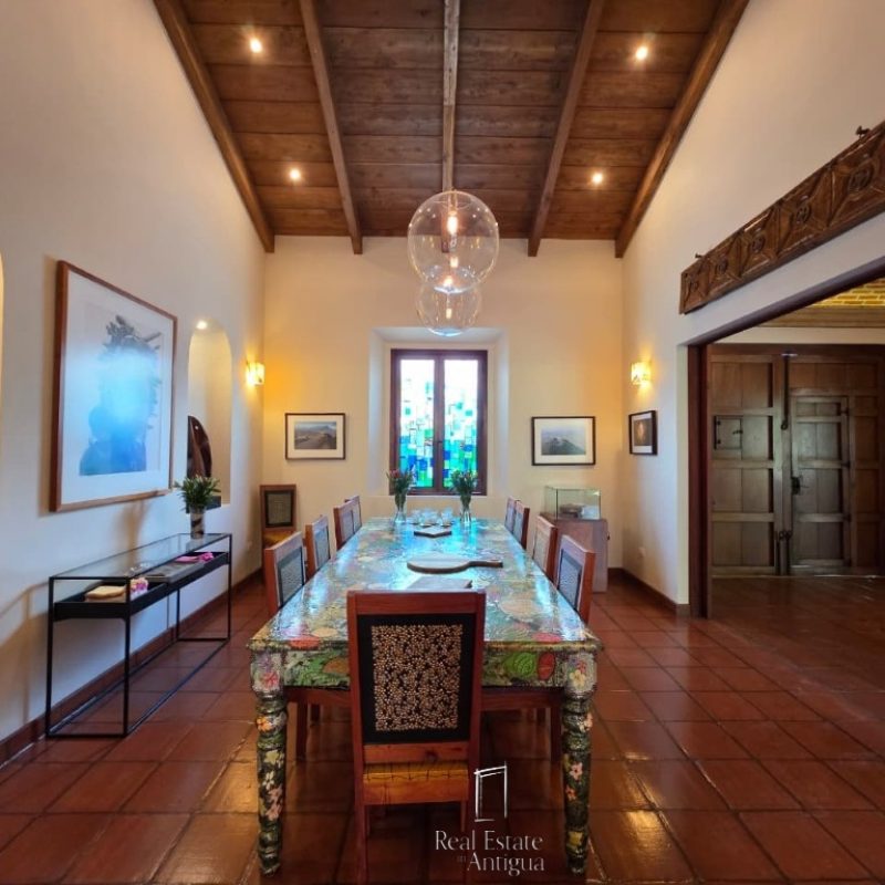 Furnished house for sale within walking distance of Central Park