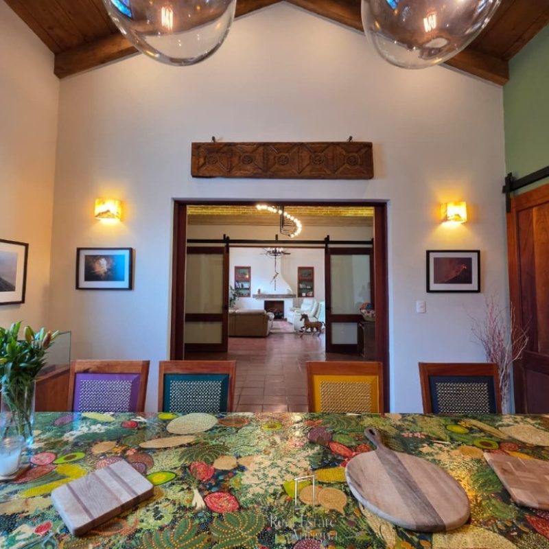 Furnished house for sale within walking distance of Central Park