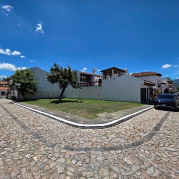 Terreno en esquina en una urbanización cerrada y segura