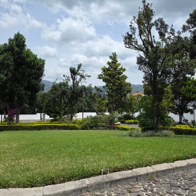 Spacious lot for sale located in Hacienda del Comendador