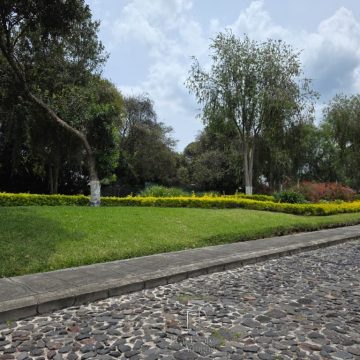 Spacious lot for sale located in Hacienda del Comendador