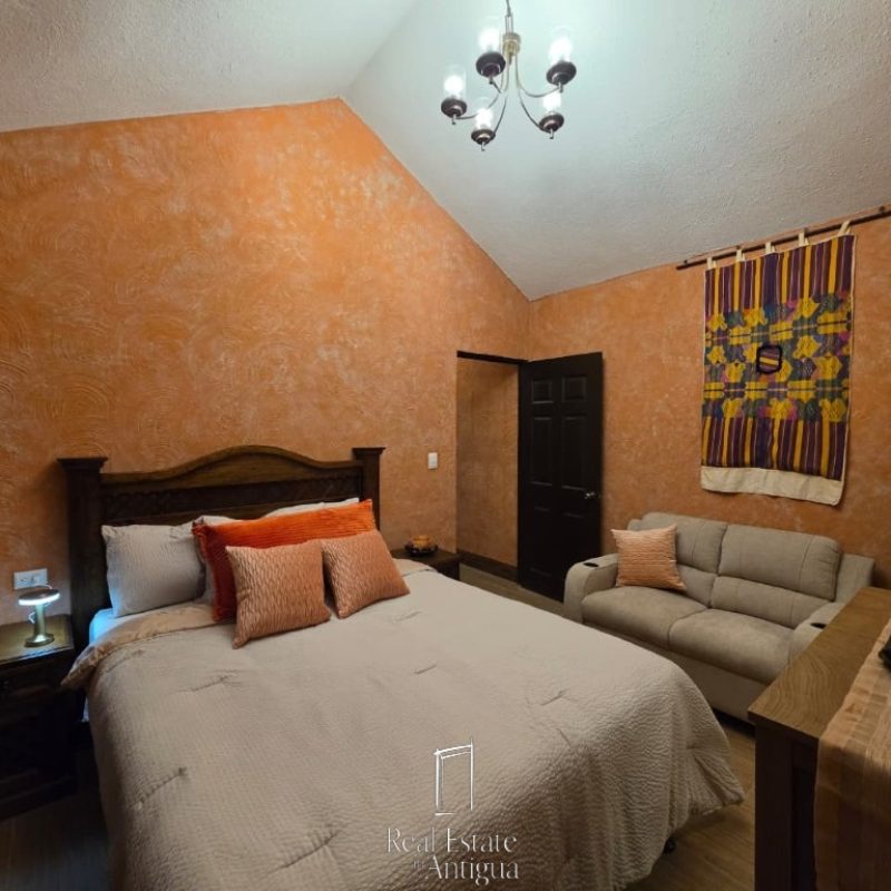 House for Sale in Antigua Gardens with Terrace and Panoramic Views