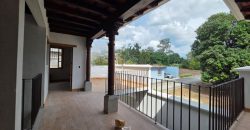 Vive la Esencia Colonial Cerca de Antigua en Portal de Las Rosas Uno