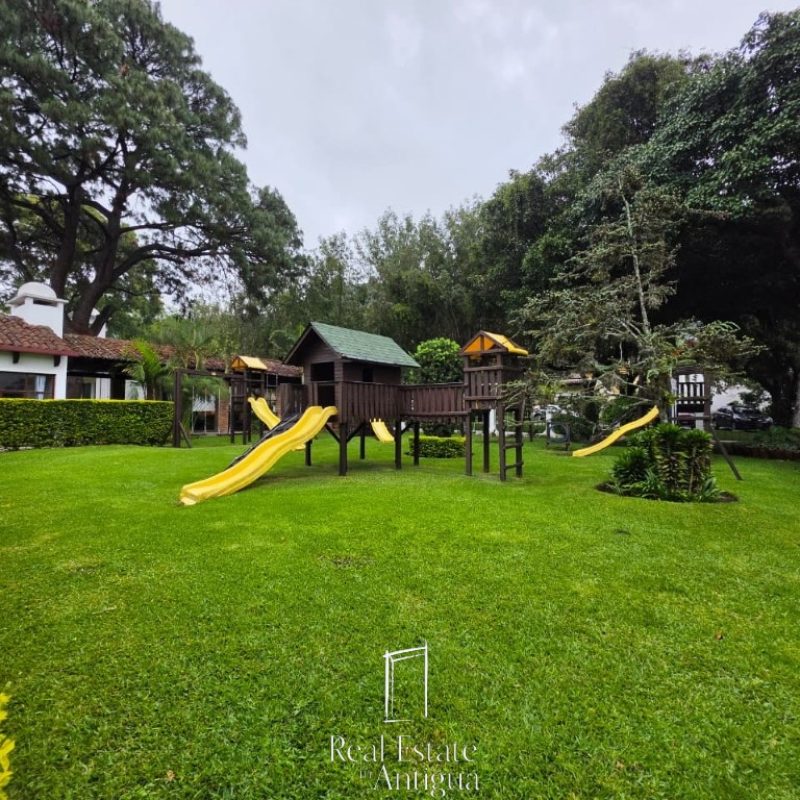 Lot for Sale in Bella Vista Condominium