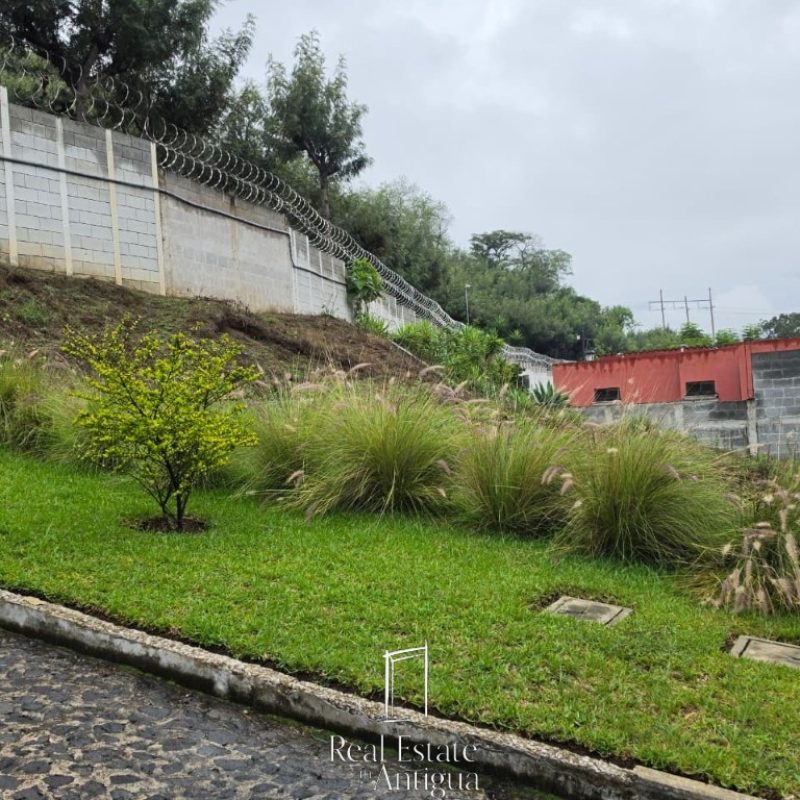 Lot for Sale in Bella Vista Condominium