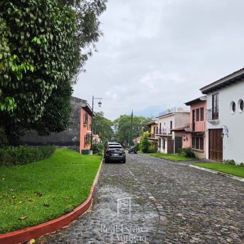 Lot for Sale in Bella Vista Condominium