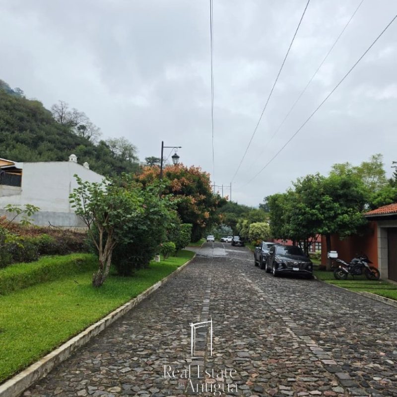 Lot for Sale in Bella Vista Condominium